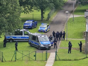 ćwiczenia policjantów Samodzielnych pododdziałów kontrterrorystycznych Policji na tamie