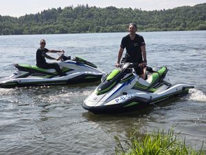policjanci na motorówkach