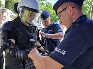 Wizyta uczniów u legnickich policjantów
