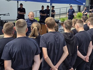 Wizyta uczniów u legnickich policjantów
