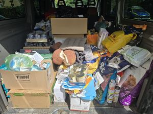 karma, koce i inne środki przydatne zwierzętom w schronisku