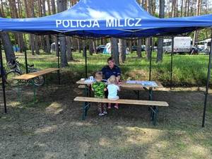 namiot promocyjny policji w Miliczu
