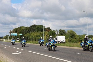policjanci na motorach