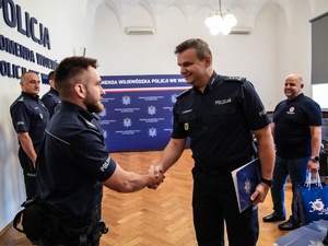umundurowani policjanci laureaci Finału Eliminacji Wojewódzkich do XXIX Ogólnopolskich Zawodów Policjantów Prewencji - Turniej Par Patrolowych „Patrol Roku”
