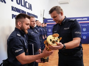 umundurowani policjanci laureaci Finału Eliminacji Wojewódzkich do XXIX Ogólnopolskich Zawodów Policjantów Prewencji - Turniej Par Patrolowych „Patrol Roku”