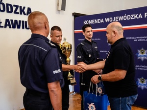 umundurowani policjanci laureaci Finału Eliminacji Wojewódzkich do XXIX Ogólnopolskich Zawodów Policjantów Prewencji - Turniej Par Patrolowych „Patrol Roku”