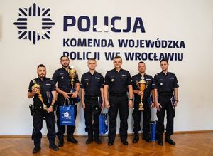 umundurowani policjanci laureaci Finału Eliminacji Wojewódzkich do XXIX Ogólnopolskich Zawodów Policjantów Prewencji - Turniej Par Patrolowych „Patrol Roku”