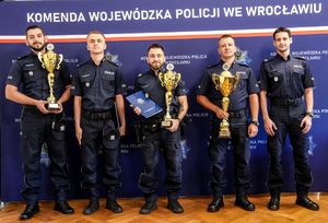 umundurowani policjanci laureaci Finału Eliminacji Wojewódzkich do XXIX Ogólnopolskich Zawodów Policjantów Prewencji - Turniej Par Patrolowych „Patrol Roku”