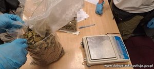 Areszt dla mężczyzny, który miał przy sobie kilogram narkotyków i zaatakował interweniujących policjantów