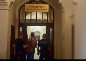 Areszt dla mężczyzny, który miał przy sobie kilogram narkotyków i zaatakował interweniujących policjantów