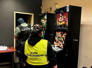 Automaty do gier hazardowych zabezpieczone przez policjantów i funkcjonariuszy Krajowej Administracji Skarbowej