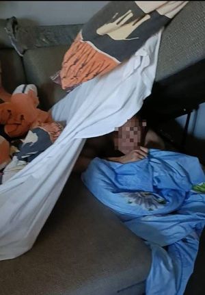 Zamiast miękkiego łóżka, mniej komfortowe posłanie w celi