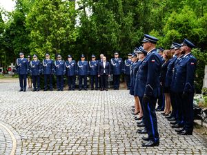 Składanie wieńców pod pomnikami poległych policjantów