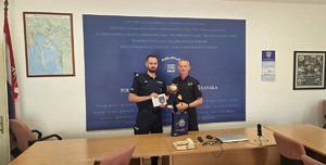 polski policjant z chorwackim