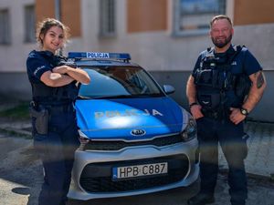 Mężczyzna spadł ze stromej skarpy – gdyby nie czujność kamiennogórskich policjantów, całe zdarzenie mogło się to zakończyć tragicznie