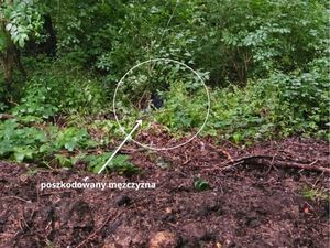 Mężczyzna spadł ze stromej skarpy – gdyby nie czujność kamiennogórskich policjantów, całe zdarzenie mogło się to zakończyć tragicznie