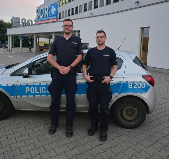 Policjanci z Grabiszynka pomogli 93-latkowi, który oddalił się ze szpitala i nie wiedział gdzie się znajduje