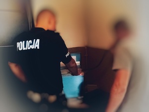 Nietrzeźwy i bez prawa jazdy. Ucieczka zakończona zatrzymaniem przez policjantów
