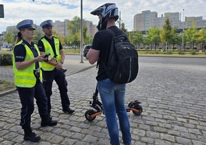 policjanci i hulajnoga