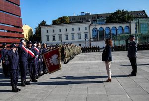 klasa mundurowa - uroczyste rozpoczęcie roku szkolnego na placu Wolności we Wrocławiu