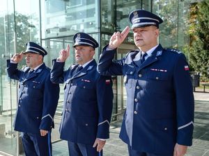 klasa mundurowa - uroczyste rozpoczęcie roku szkolnego na placu Wolności we Wrocławiu