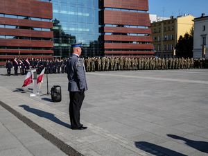 klasa mundurowa - uroczyste rozpoczęcie roku szkolnego na placu Wolności we Wrocławiu