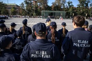 klasa mundurowa - uroczyste rozpoczęcie roku szkolnego na placu Wolności we Wrocławiu