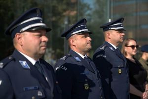 klasa mundurowa - uroczyste rozpoczęcie roku szkolnego na placu Wolności we Wrocławiu