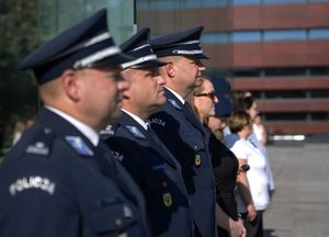 klasa mundurowa - uroczyste rozpoczęcie roku szkolnego na placu Wolności we Wrocławiu