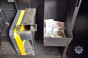 pieniądze w automacie