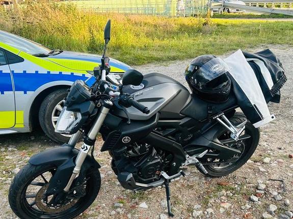 motor koło radiowozu