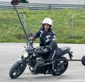 Policjant na motorze