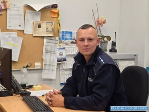 Policjant przy biuru