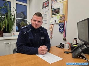 Policjant przy biuru