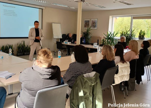 Policjanci szkolili pracowników Uzdrowiska Cieplice z radzenia sobie z trudnym klientem