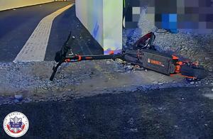 hulajnoga elektryczna leżąca na drodze