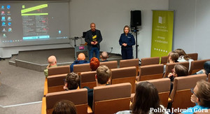 Policjanci na I Festiwalu Kryminalnym w Jeleniej Górze