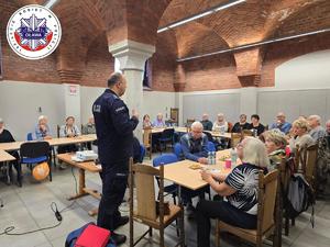 policjanci szkolili seniorów z pierwszej pomocy