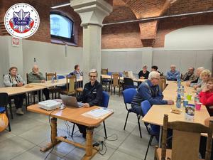 policjanci szkolili seniorów z pierwszej pomocy