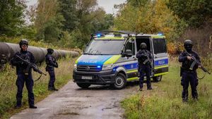 szkolenie policjantów: Podłożony materiał wybuchowy, policyjny pościg, ranny napastnik i funkcjonariusz...