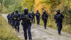 szkolenie policjantów: Podłożony materiał wybuchowy, policyjny pościg, ranny napastnik i funkcjonariusz...