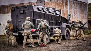 szkolenie policjantów: Podłożony materiał wybuchowy, policyjny pościg, ranny napastnik i funkcjonariusz...