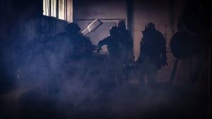 szkolenie policjantów: Podłożony materiał wybuchowy, policyjny pościg, ranny napastnik i funkcjonariusz...