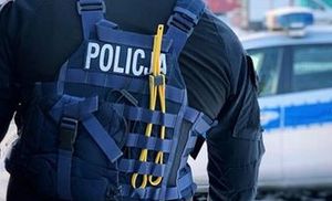 policjant od tyłu