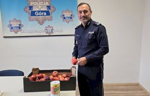 Górowscy policjanci również pomagają! Akcja charytatywna „Jabłuszko”