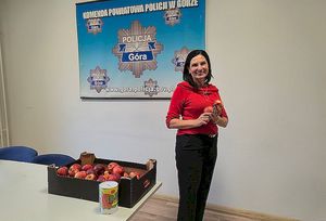 Górowscy policjanci również pomagają! Akcja charytatywna „Jabłuszko”