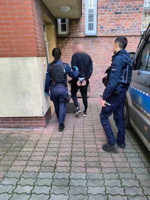 Policjanci z Legnicy ujawnili narkotyki i zatrzymali kierującego pod wpływem środków odurzających