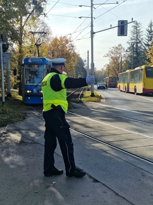 Dziś kolejny dzień policyjnych działań związanych ze Świętem Wszystkich Świętych. Bądźmy ostrożni w trakcie powrotów!