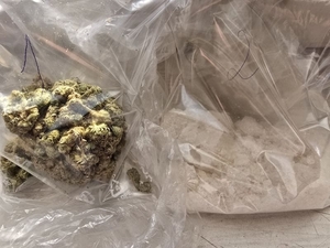 narkotyki (marihuana, amfetamina) w woreczkach