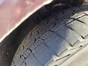 zużyty bieżnik w samochodzie